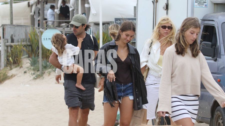 Nicole Neumann junto a Manu Urcera y sus hijos