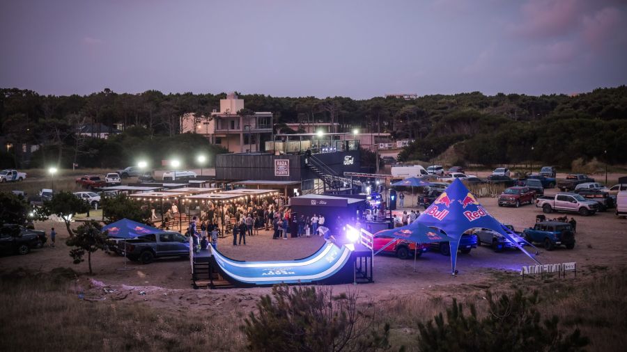 Ford y Red Bull hicieron vibrar Pinamar Norte con acrobacias y adrenalina