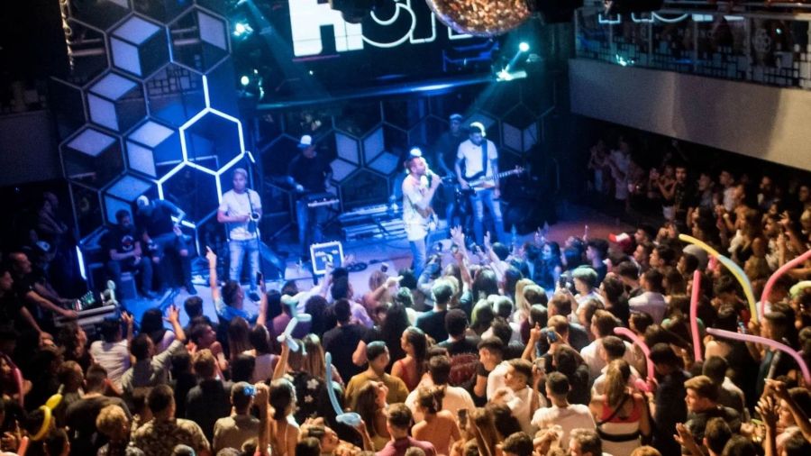 Espectáculo en Molino Rojo