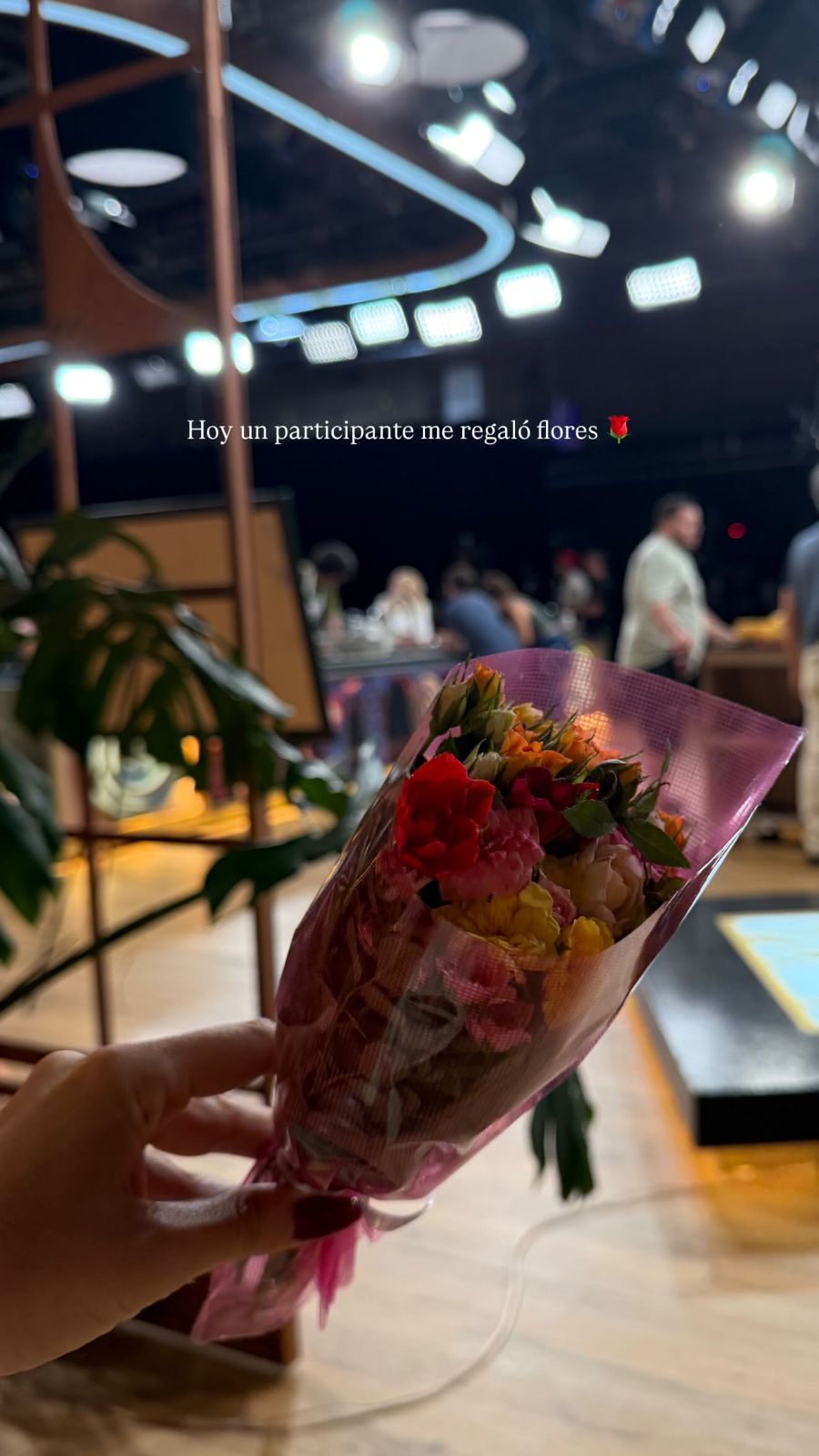 Wanda Nara recibió flores en MasterChef