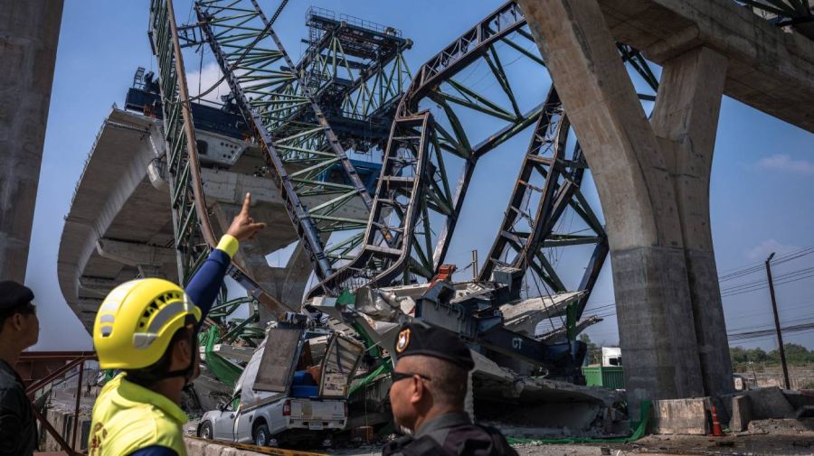 Derrumbe de grua en Bangkok 15012026