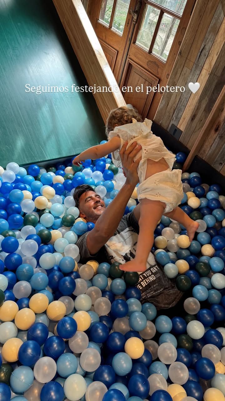 Maca Rinaldi y Fede Hoppe con su hija Amanda