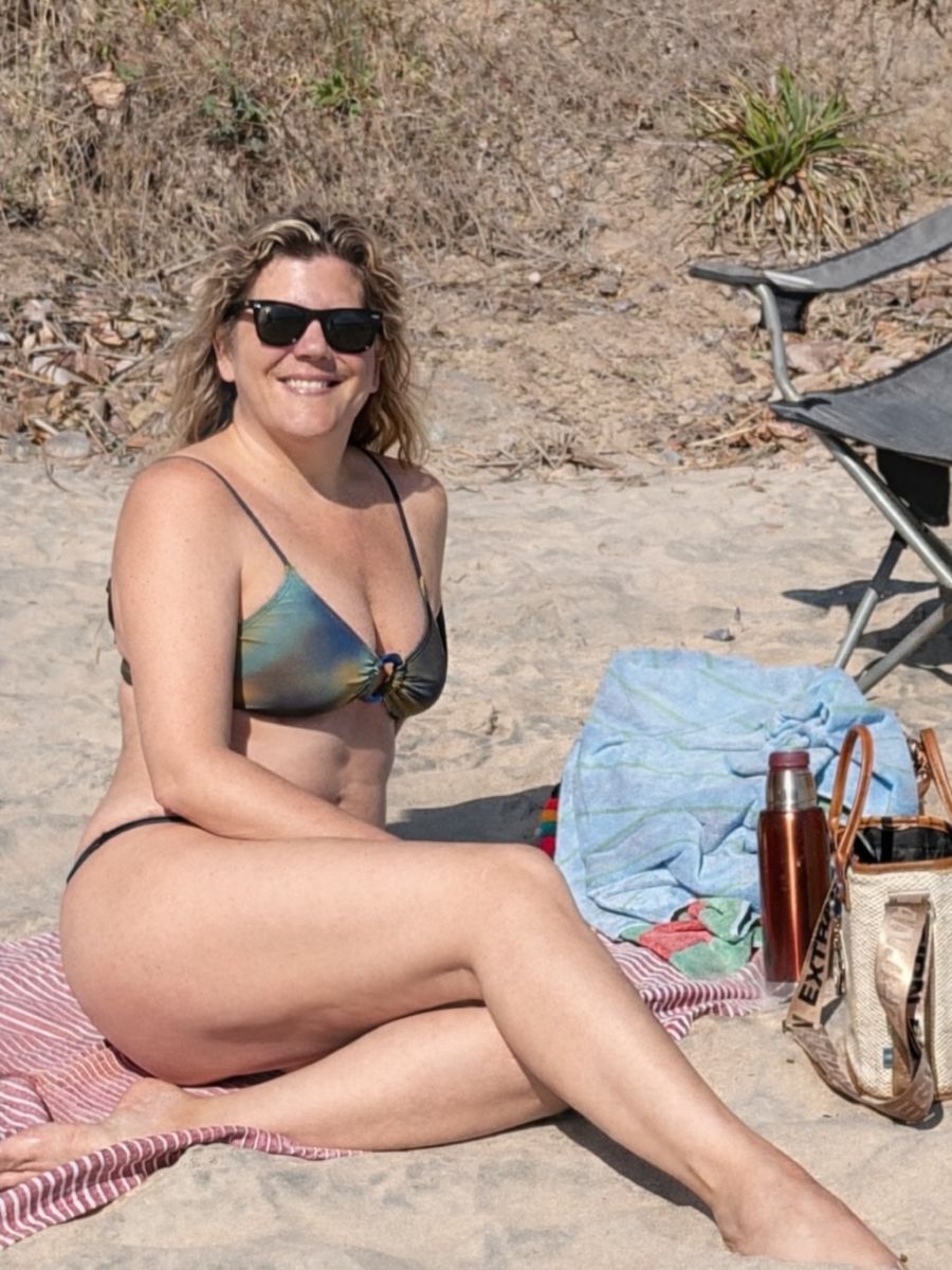 Dominique Metzger en la playa