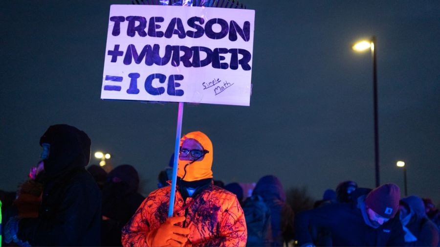 La Fiscalía General de EEUU no investigará por ahora al agente del ICE que mató a una mujer en Minneapolis