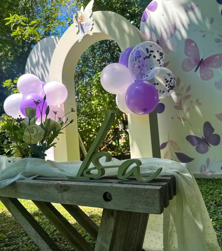 Así fue el increíble primer cumpleaños de Isabella, la hija de Julieta Nair Calvo: mariposas, coronas y hadas