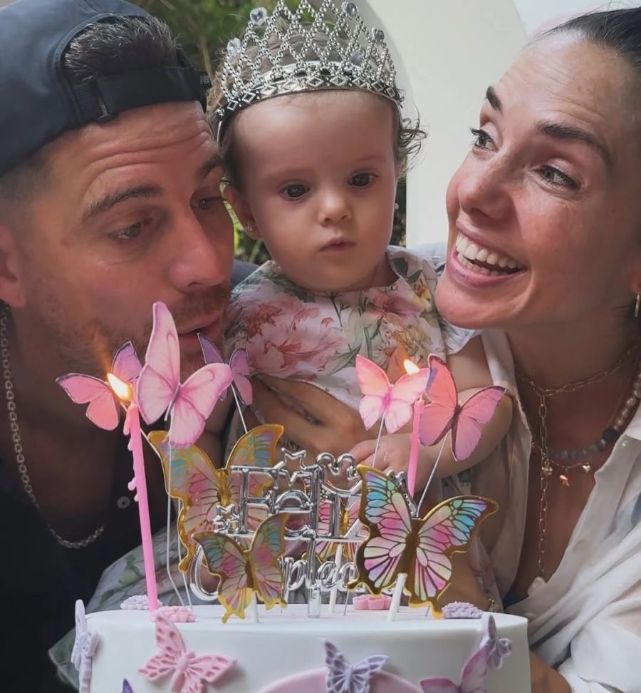 Así fue el increíble primer cumpleaños de Isabella, la hija de Julieta Nair Calvo: mariposas, coronas y hadas