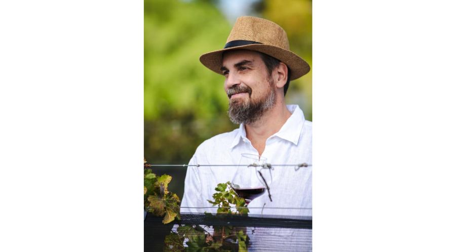 CONVERTIR AL VINO EN HOMENAJE