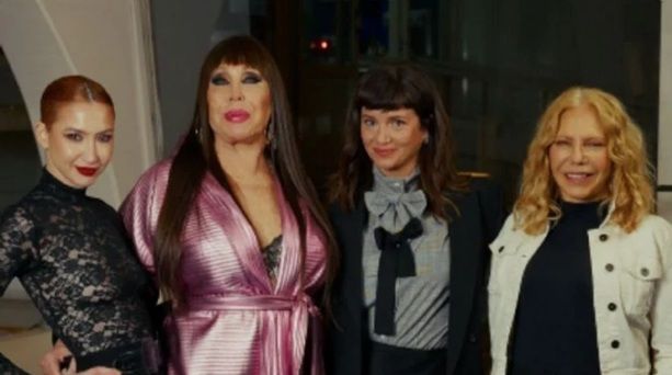 Moria Casán con las actrices de su serie