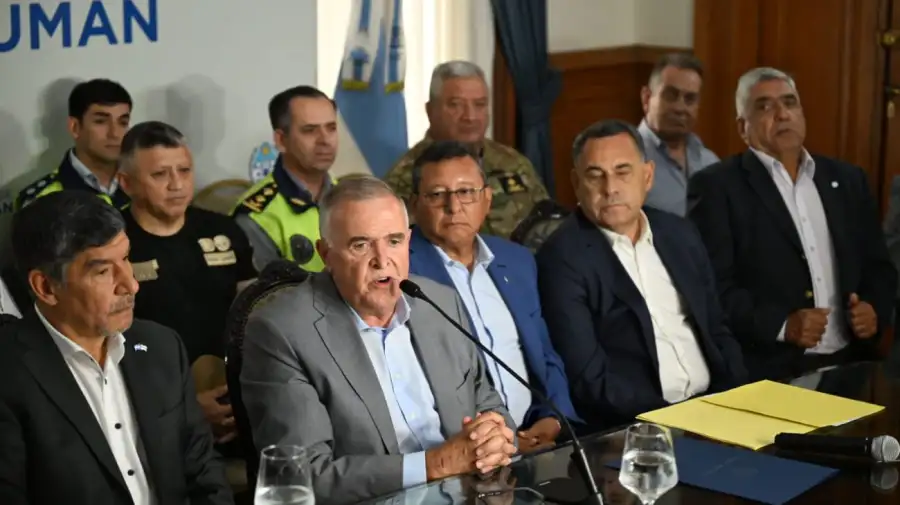 El gobernador de Tucumán, Osvaldo Jaldo, brindó una conferencia de prensa tras volver un día antes de sus vacaciones