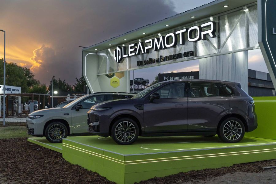 Leapmotor en la costa