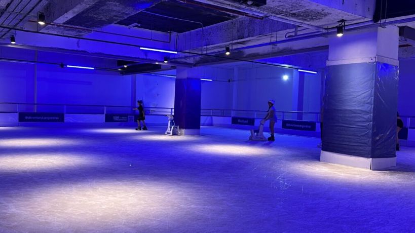 Opera Fun habilitó la única pista de hielo permanente de Córdoba en Villa Carlos Paz