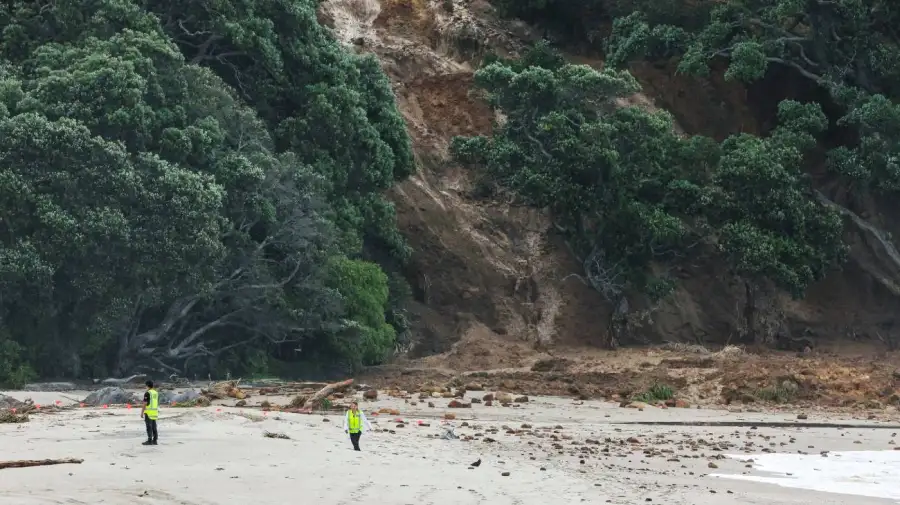 Un deslizamiento de tierra impactó contra un campamento en el norte de Nueva Zelanda 22012026