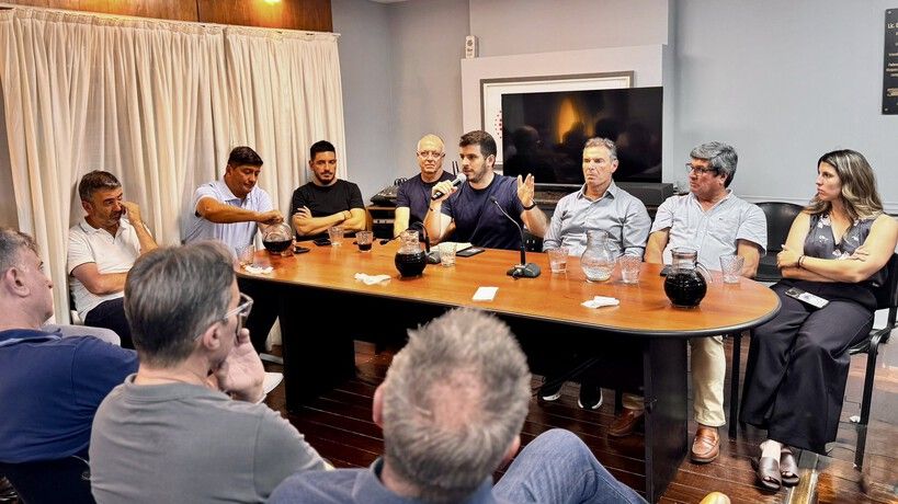 Chiarella junto a intendentes de la UCR de Córdoba