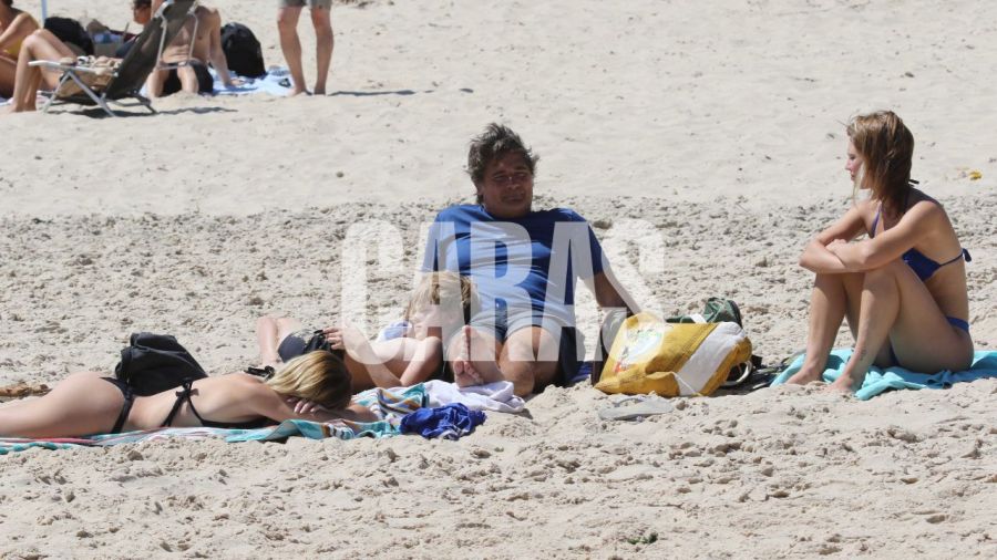 Guillermo Andino y sus tres hijos en Punta del Este