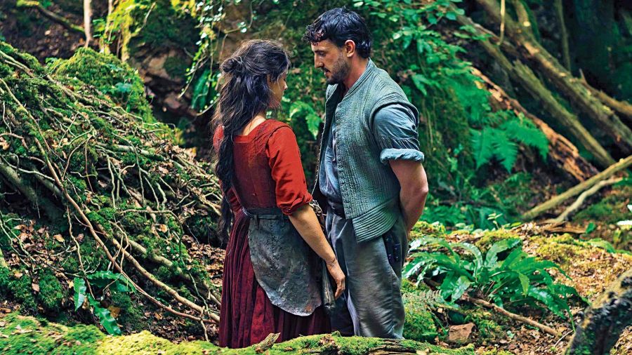 Jessie Buckley y Paul Mescal