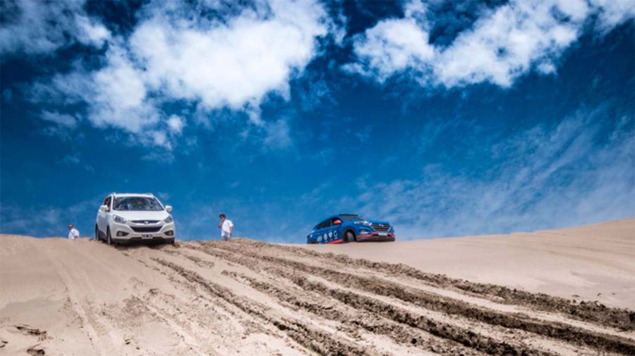 Cuatriciclos y vehículos en los médanos en Pinamar 28012026