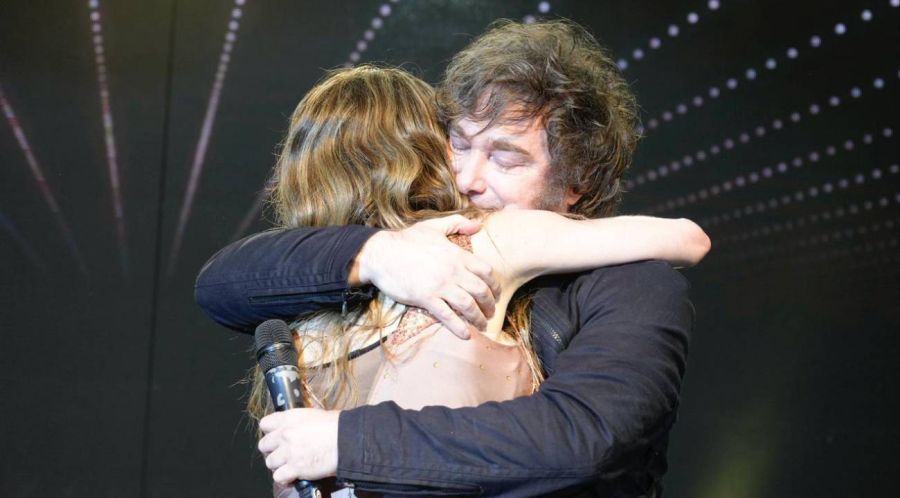 Javier Milei asistió al Teatro Roxy, donde Fátima Florez protagoniza el espectáculo “Fátima Universal”. 28012026