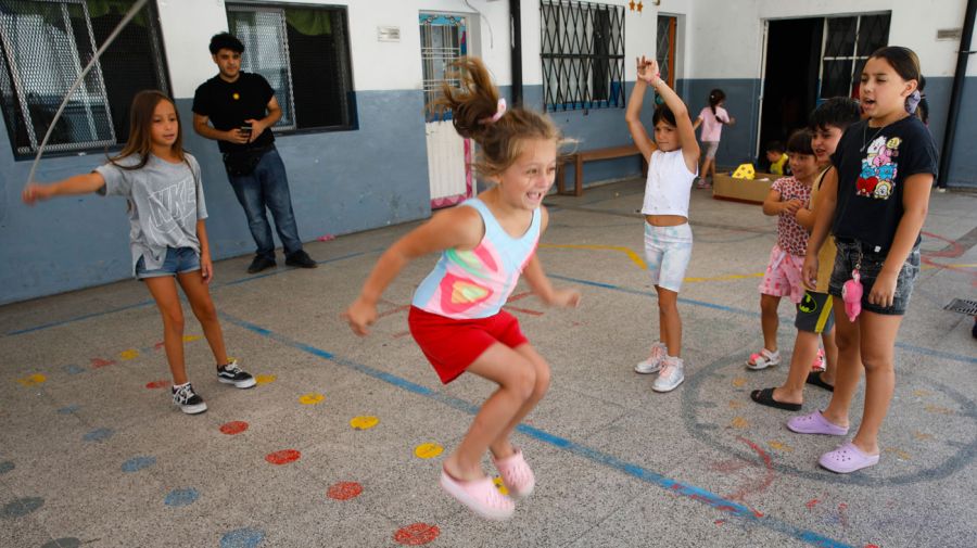 Jornada recreativa y educativa para chicos y chicas en la escuela de verano 28012026