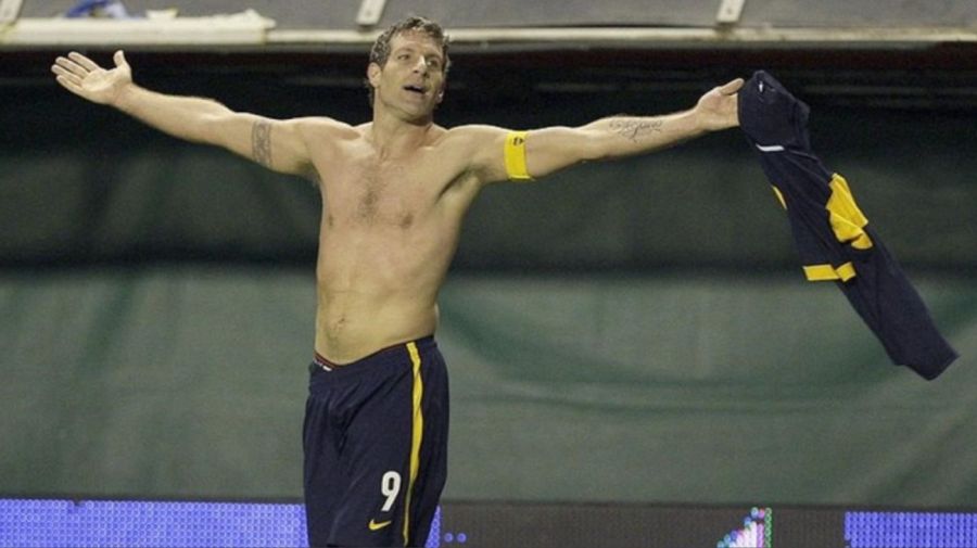 La física del cabezazo récord: cómo Martín Palermo desafió la lógica ante Vélez Sarsfield en la Bombonera