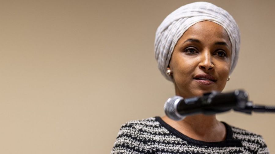 La legisladora demócrata Ilhan Omar dijo que aprendió desde muy joven que no hay que ceder ante las amenazas