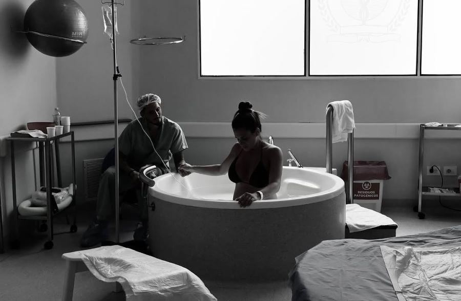 Camila Homs mostró las fotos del parto