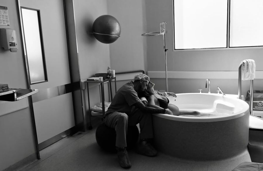 Camila Homs mostró las fotos del parto