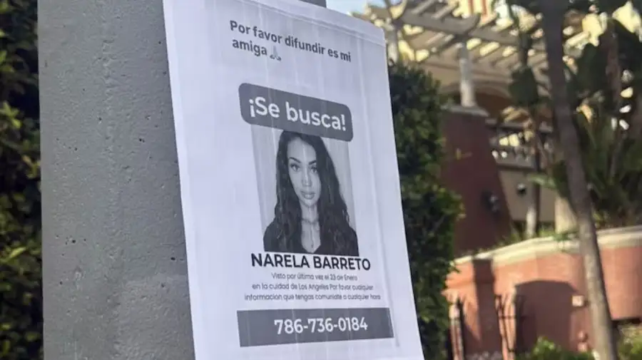 Cartel de búsqueda de Narela Barreto pegado en una calle de Los Ángeles