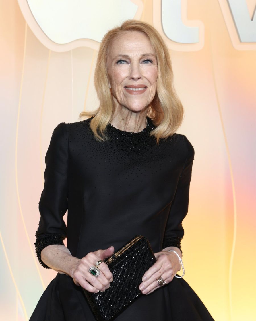 Catherine O'Hara en la alfombra roja de la fiesta de los Primetime Emmy de Apple TV+