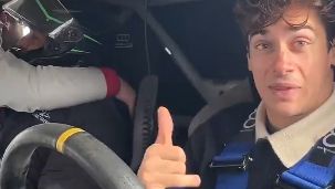 Colapinto, divirtiéndose en la nieve en Andorra.