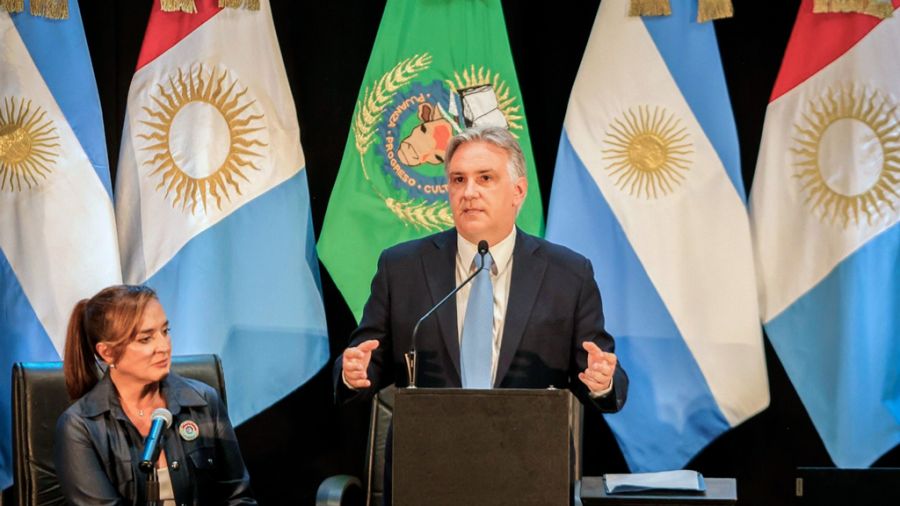 Llaryora junto a la vicegobernadora Prunotto