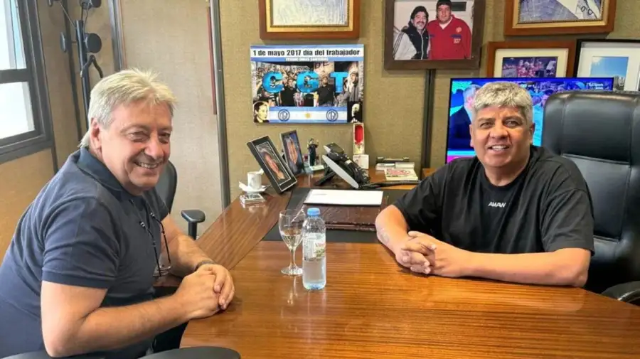 El titular de la UOM, Abel Furlán, junto al secretario adjunto del Sindicato de Camioneros, Pablo Moyano