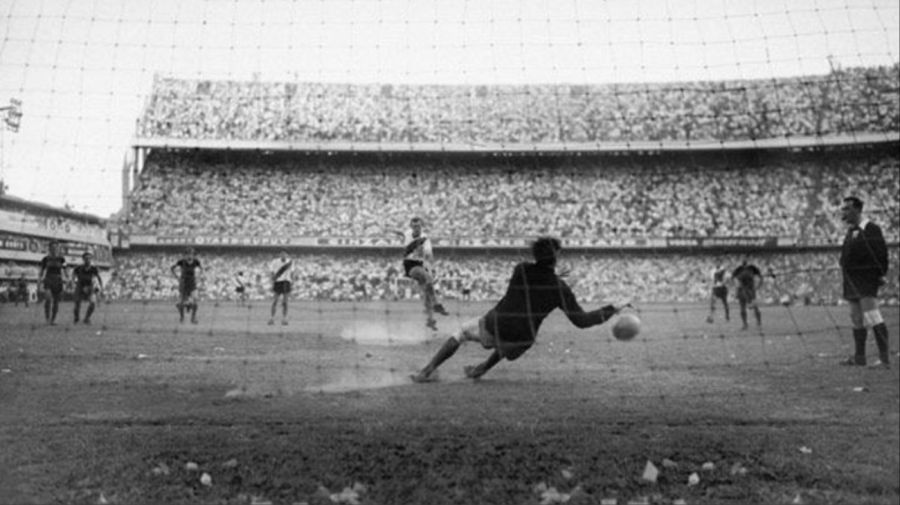 El penal de Roma a Delem: la atajada que cambió la historia de los Superclásicos