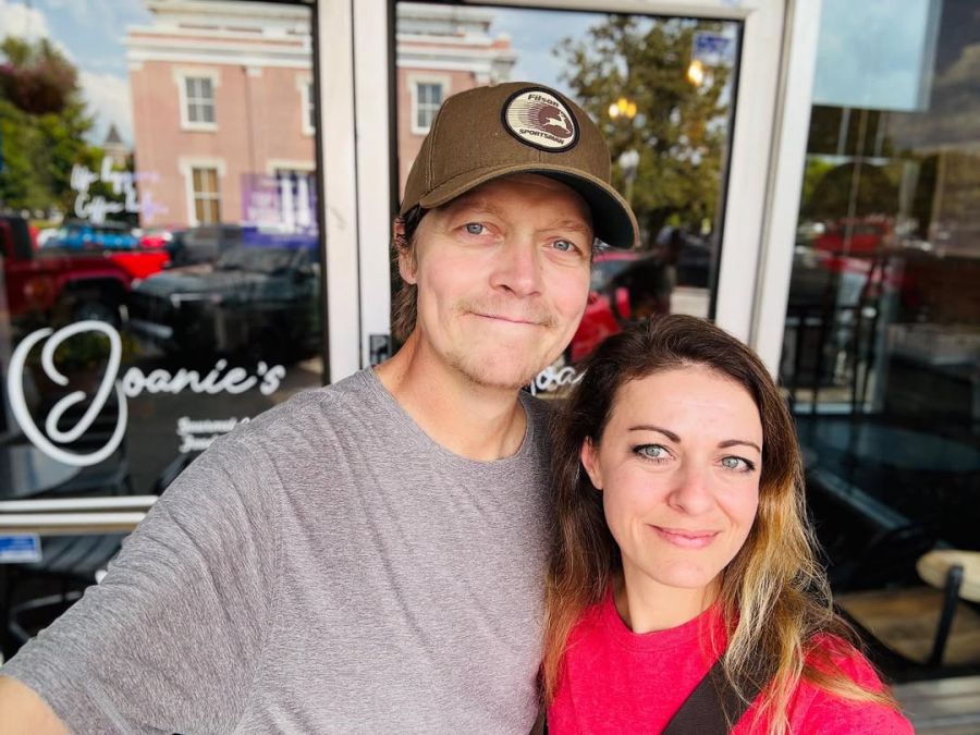 Brad Arnold y su esposa Jennifer