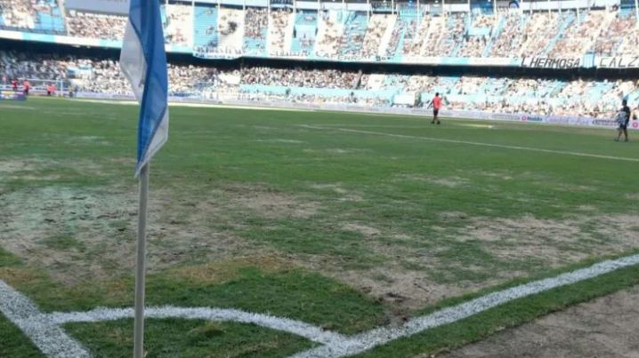 En redes el estado de la cancha de Racing, en proceso de resiembra, dio que hablar.