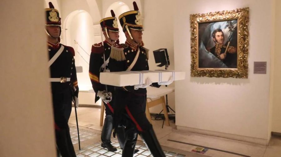 Traslado del sable corvo de San Martín al Regimiento de Granaderos 07022026