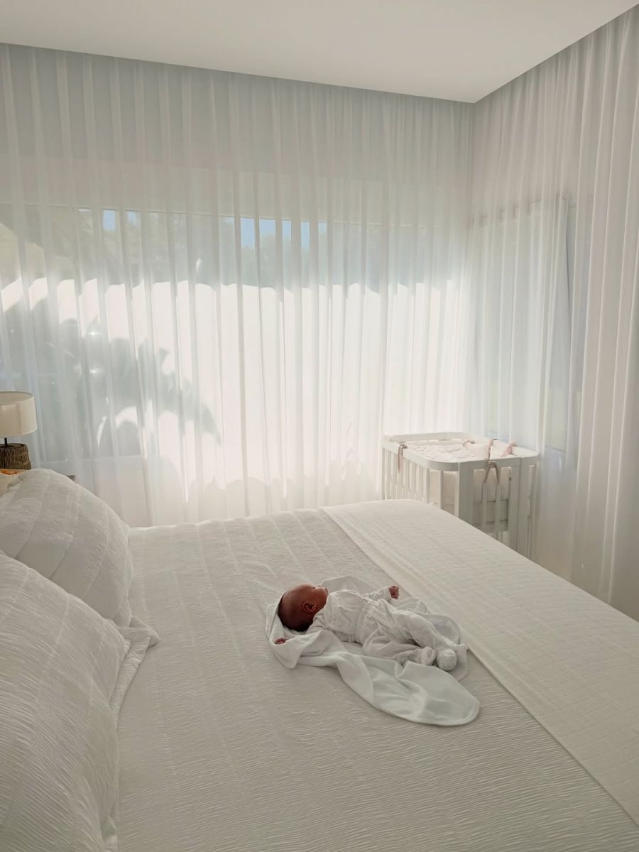 Cami Homs junto a su hija Aitana durante el cálido recibimiento familiar.