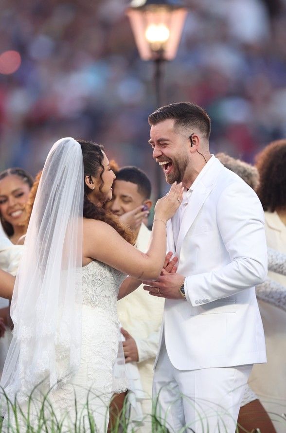 Casamiento Real en el show de medio tiempo de Bad Bunny
