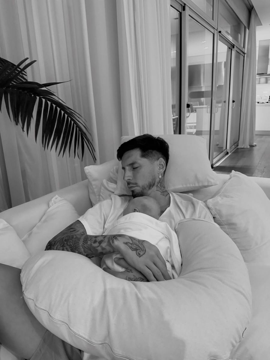 La emotiva bienvenida de los hijos de Cami Homs y José Sosa a Aitana, su nueva hermanita