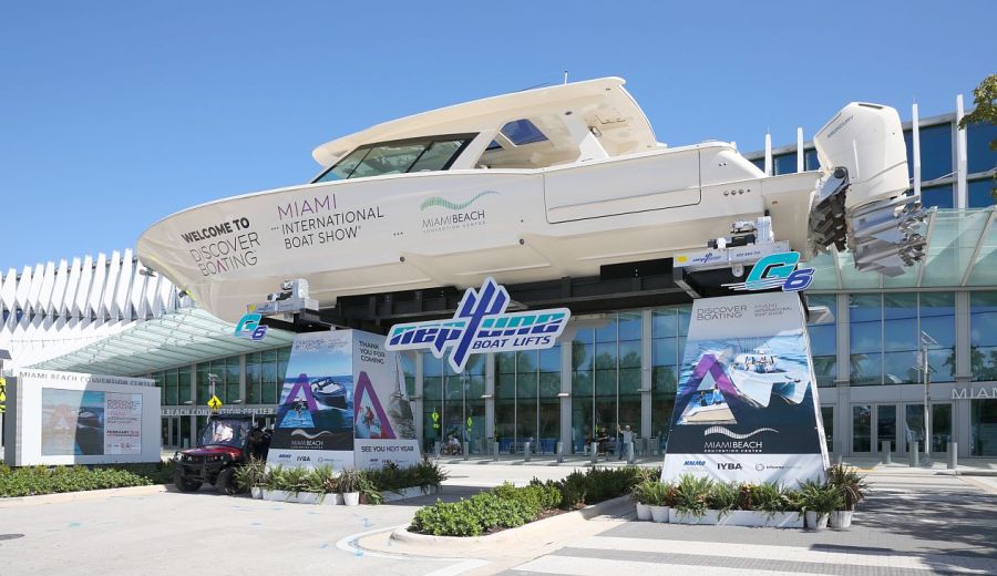 0211_miamiboatshow