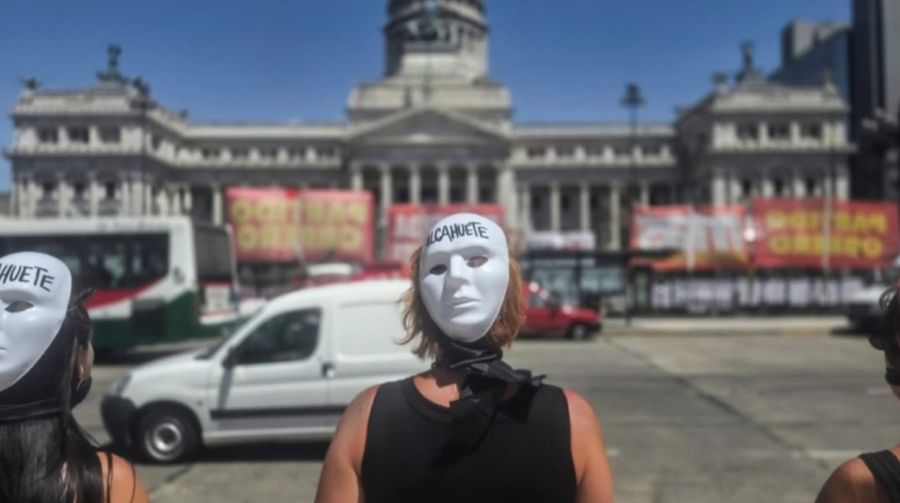 Nancy Pazos amordazada y encadenada