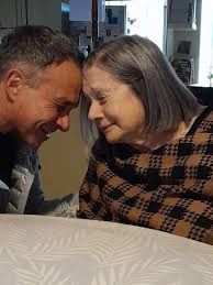 Sergio Lapegüe junto a su madre