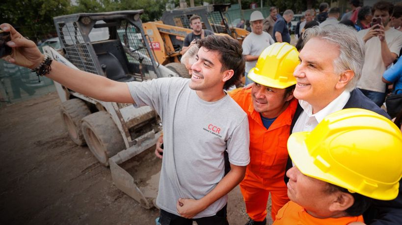 Llaryora en la presentación de la nueva Universidad en VEL