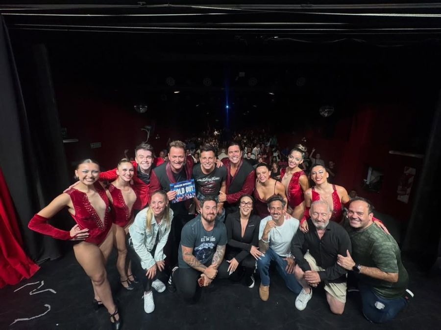 Matías Alé y su elenco en la obra Función Imposible