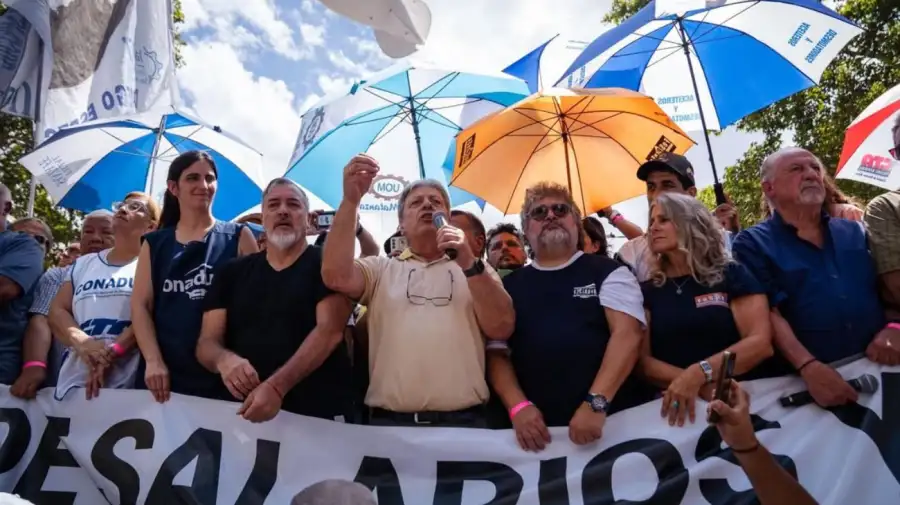 El secretario general de la UOM, Abel Furlan, en la marcha contra la reforma laboral frente al Congreso