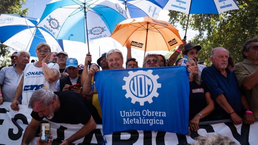 El secretario general de la UOM, Abel Furlan, en la marcha contra la reforma laboral frente al Congreso