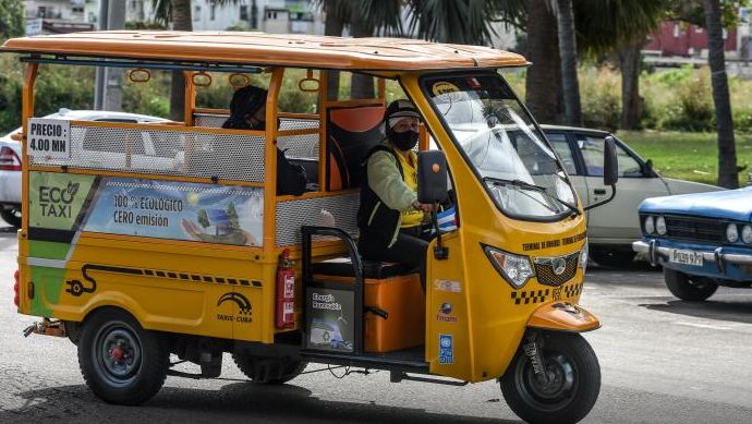 Triciclos eléctricos cubanos, la salida ante la angustiante escasez de combustibles en la isla.
