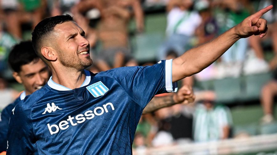 Racing venció 2-0 a Banfield en el sur.