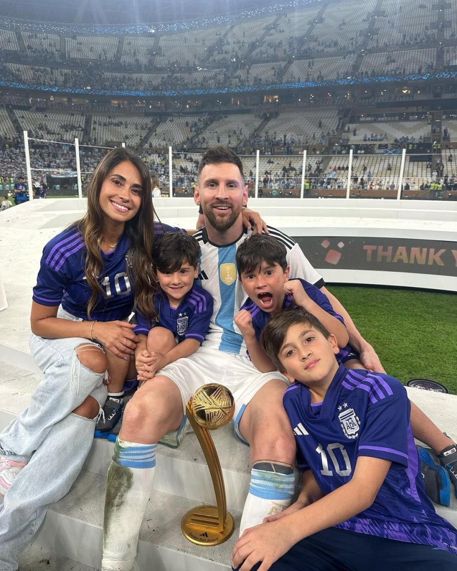 Antonela Roccuzzo, Lionel Messi, Thiago Messi, Mateo Messi, Ciro Messi