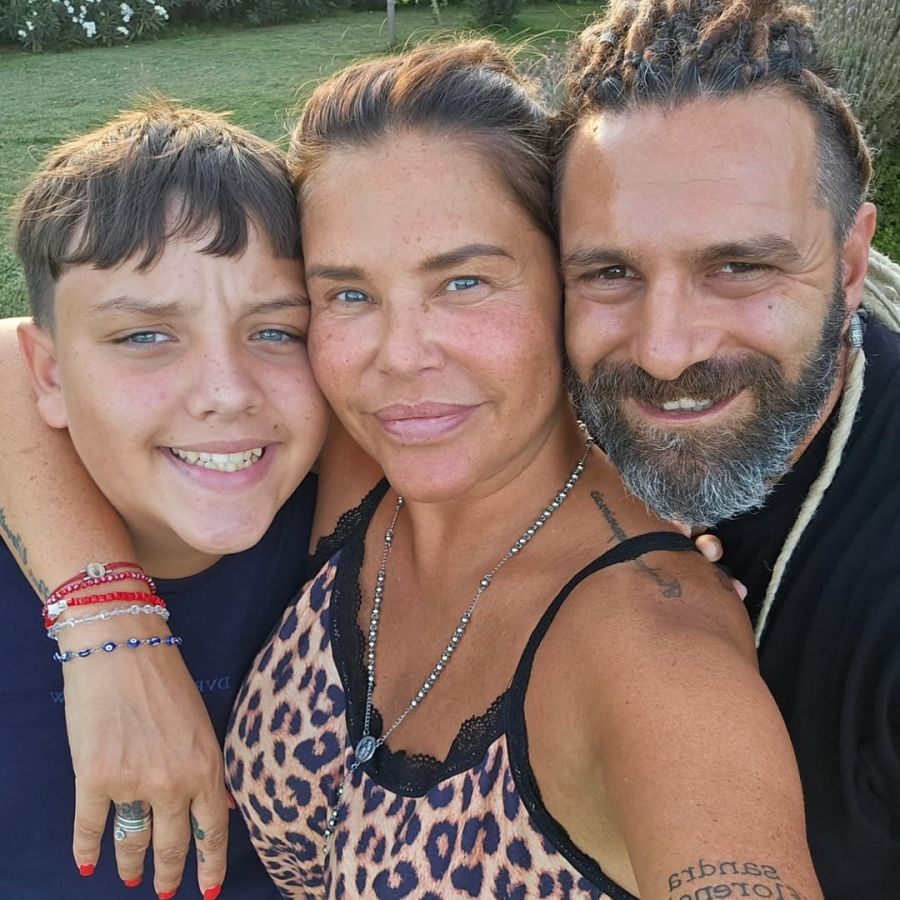 Nazarena Vélez y su hijo Thiago