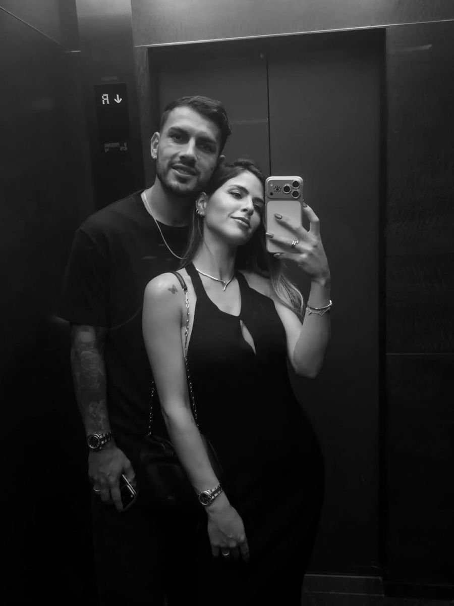 Camila Galante, la esposa de Leandro Paredes, deslumbró con un vestido inspirado en los setenta 